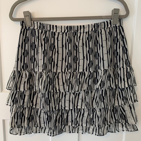Club Monaco 100% Silk Tiered Mini Skirt - Picture 2 of 3